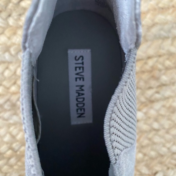 Steve Madden Grey Suede High Ankle Wedge Tennis Shoe Size 8.5 - Picture 4 of 5